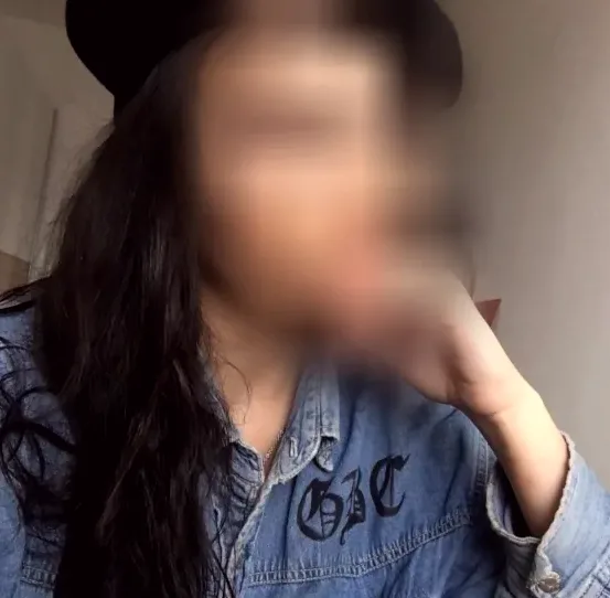 Amira, 28