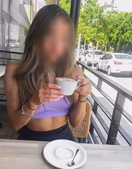 Anja, 32