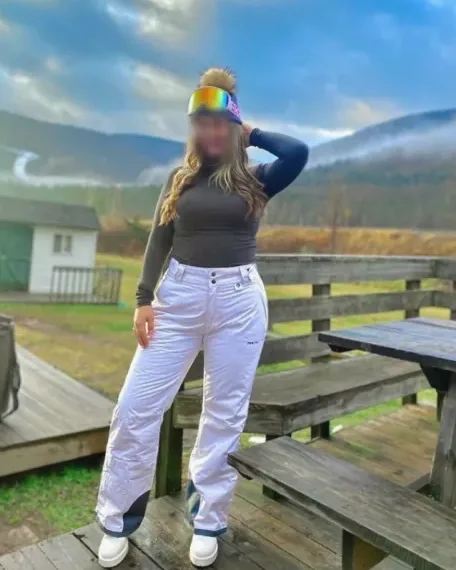 Helena, 37