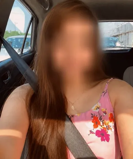Lara, 35
