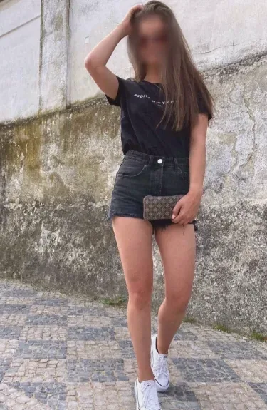 Lucia, 33
