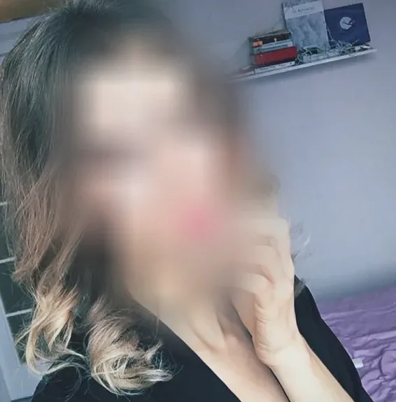 Neele, 32